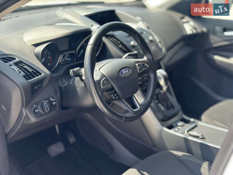 Позашляховик / Кросовер Ford Kuga 2017 в Борисполі