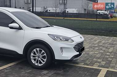 Внедорожник / Кроссовер Ford Kuga 2020 в Мукачево