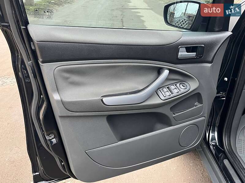 Позашляховик / Кросовер Ford Kuga 2011 в Первомайську