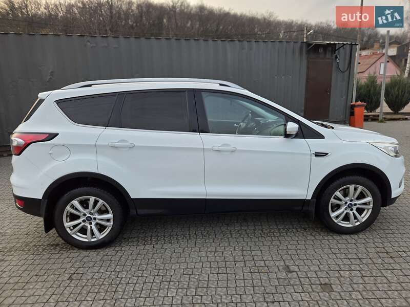 Внедорожник / Кроссовер Ford Kuga 2017 в Полтаве