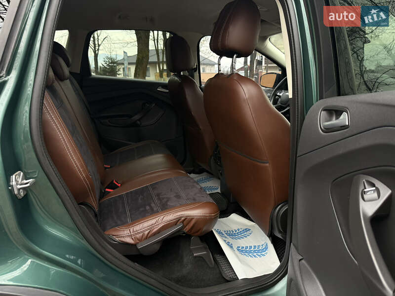 Позашляховик / Кросовер Ford Kuga 2015 в Тячеві