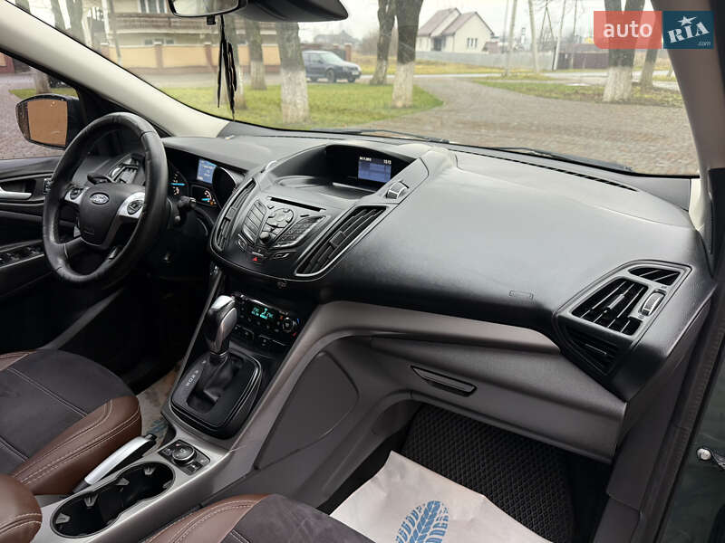 Позашляховик / Кросовер Ford Kuga 2015 в Тячеві