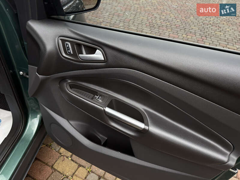 Позашляховик / Кросовер Ford Kuga 2015 в Тячеві