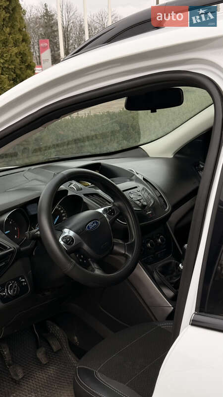 Внедорожник / Кроссовер Ford Kuga 2015 в Кропивницком