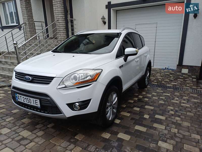 Позашляховик / Кросовер Ford Kuga 2012 в Чернівцях
