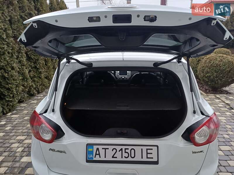 Позашляховик / Кросовер Ford Kuga 2012 в Чернівцях