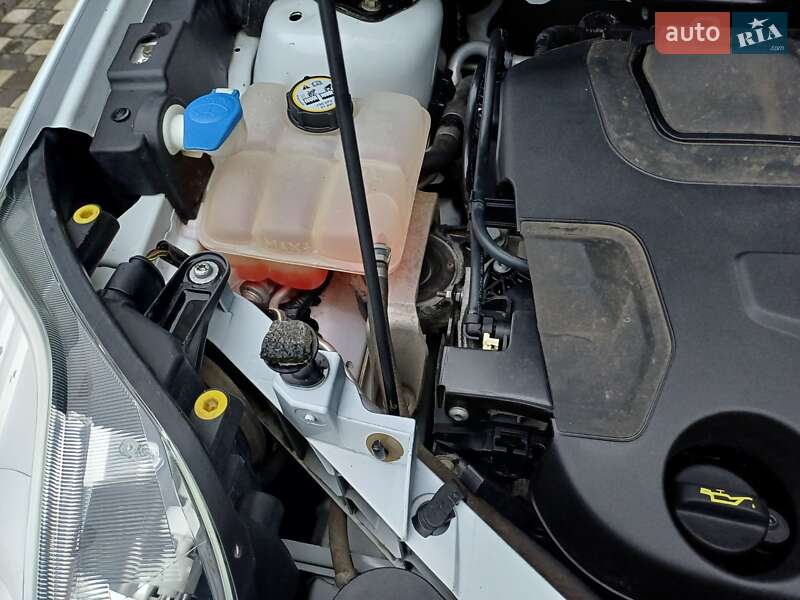 Позашляховик / Кросовер Ford Kuga 2012 в Чернівцях