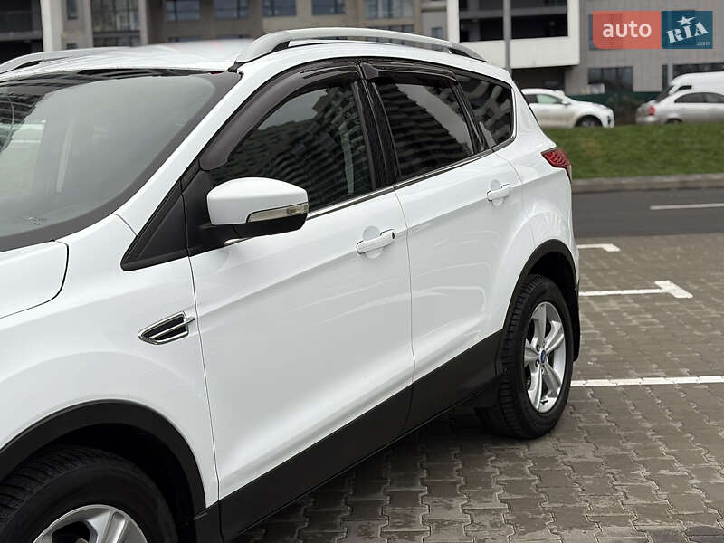 Позашляховик / Кросовер Ford Kuga 2016 в Києві