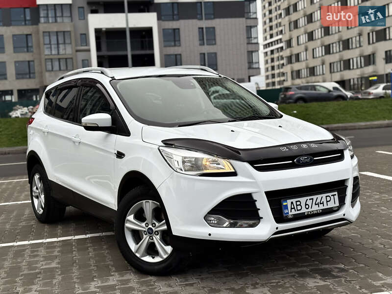 Позашляховик / Кросовер Ford Kuga 2016 в Києві