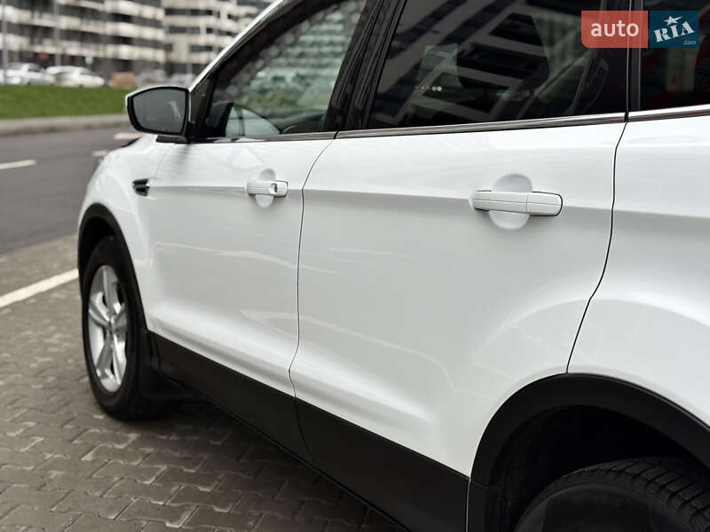 Позашляховик / Кросовер Ford Kuga 2016 в Києві