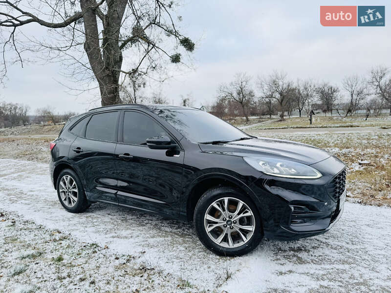 Внедорожник / Кроссовер Ford Kuga 2022 в Ромнах