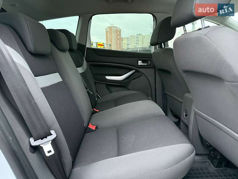 Позашляховик / Кросовер Ford Kuga 2012 в Києві