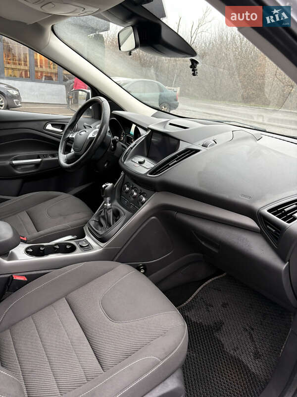 Внедорожник / Кроссовер Ford Kuga 2016 в Луцке