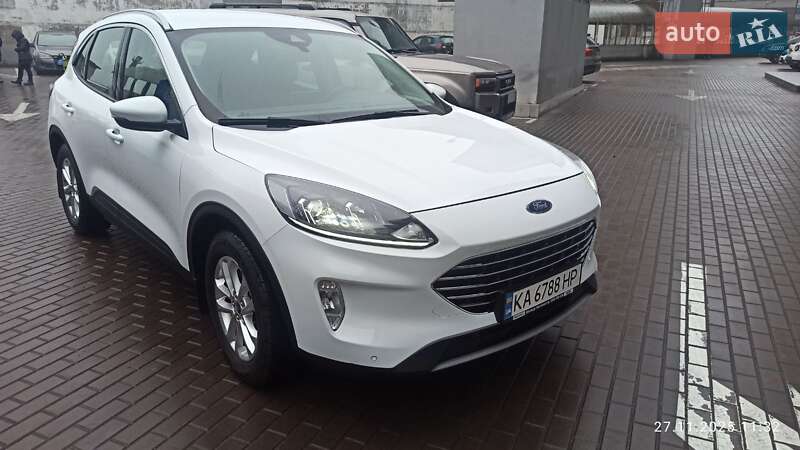 Позашляховик / Кросовер Ford Kuga 2021 в Києві