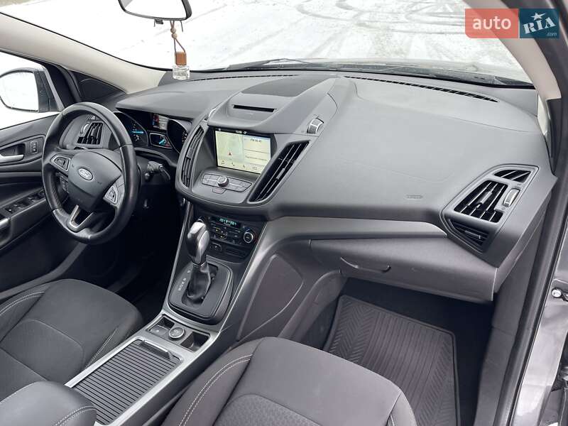 Позашляховик / Кросовер Ford Kuga 2018 в Києві