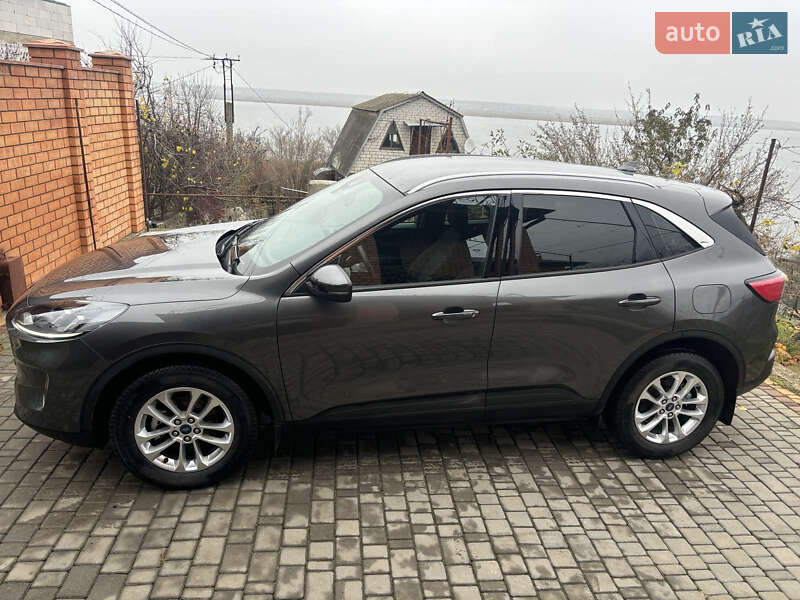 Внедорожник / Кроссовер Ford Kuga 2023 в Николаеве