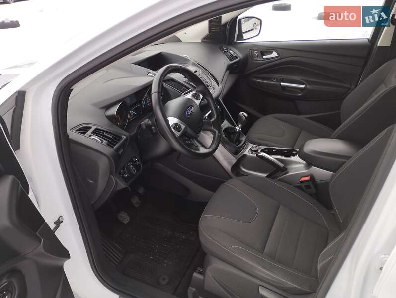 Внедорожник / Кроссовер Ford Kuga 2016 в Виннице