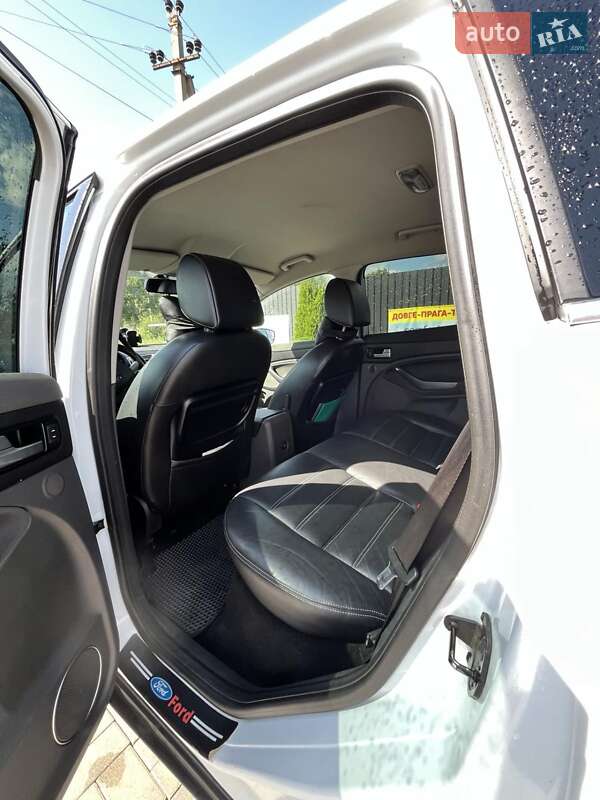 Внедорожник / Кроссовер Ford Kuga 2012 в Хусте