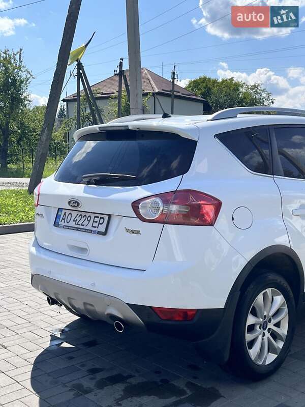 Внедорожник / Кроссовер Ford Kuga 2012 в Хусте