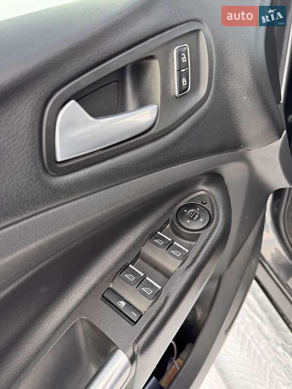 Внедорожник / Кроссовер Ford Kuga 2015 в Калиновке