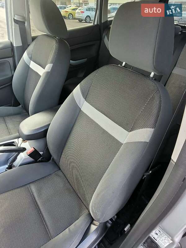 Позашляховик / Кросовер Ford Kuga 2011 в Києві