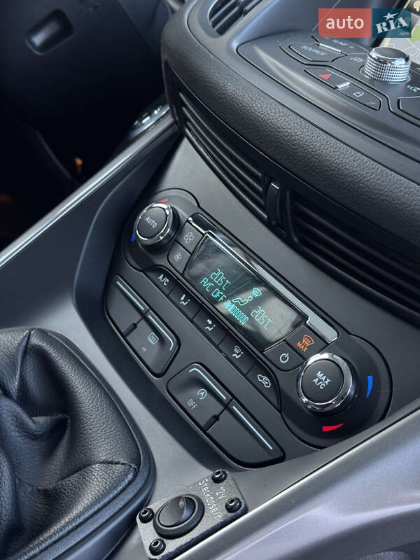 Внедорожник / Кроссовер Ford Kuga 2016 в Львове