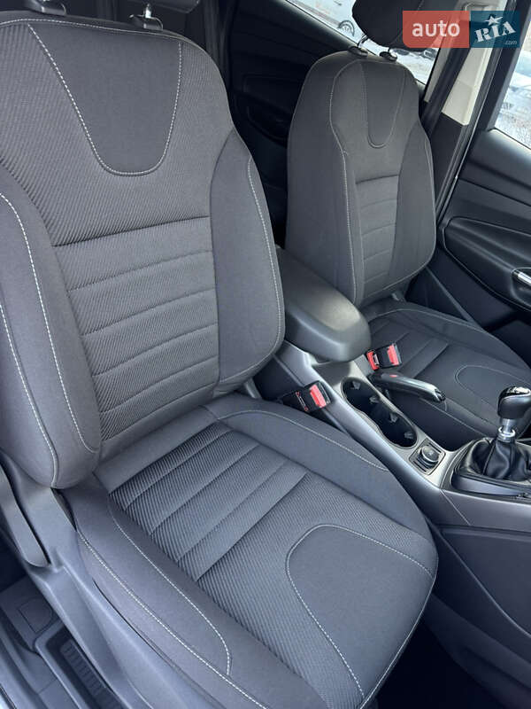 Внедорожник / Кроссовер Ford Kuga 2016 в Львове