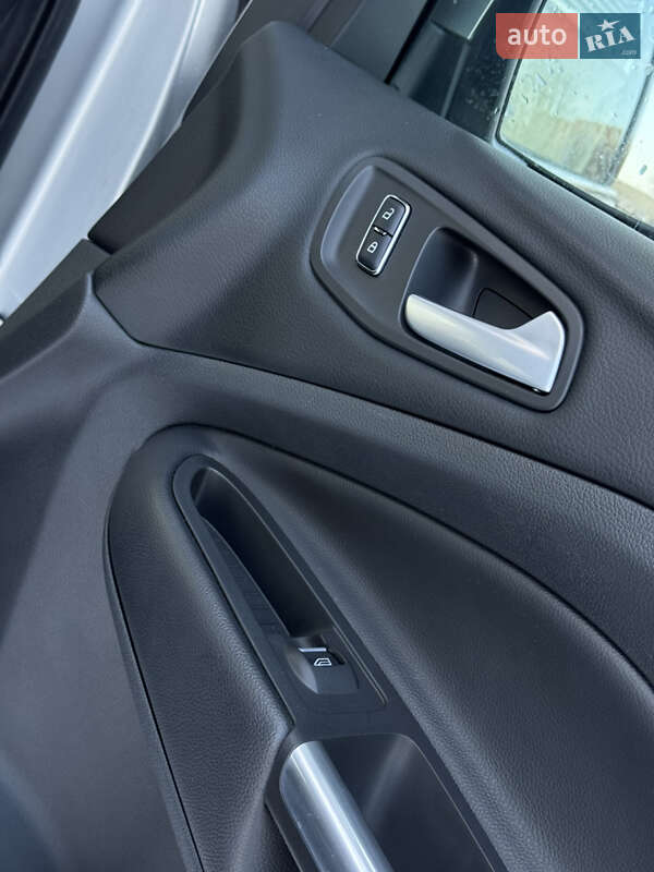 Внедорожник / Кроссовер Ford Kuga 2016 в Львове