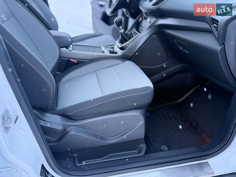 Внедорожник / Кроссовер Ford Kuga 2016 в Тульчине фото 27 Внедорожник / Кроссовер Ford Kuga 2016 в Тульчине