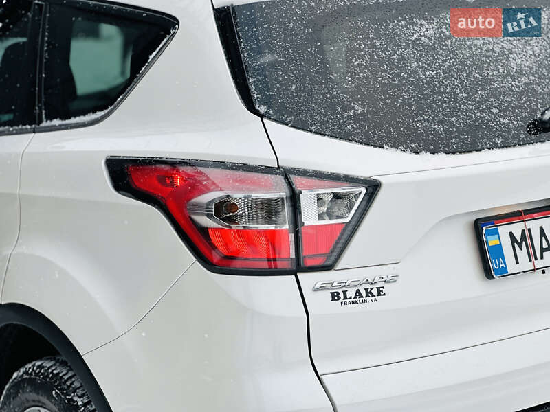 Внедорожник / Кроссовер Ford Kuga 2016 в Харькове