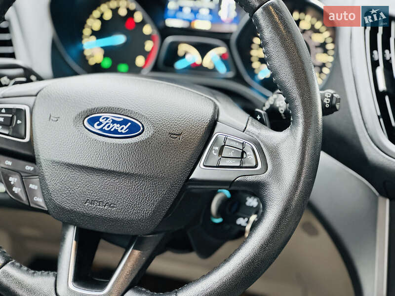 Внедорожник / Кроссовер Ford Kuga 2016 в Харькове