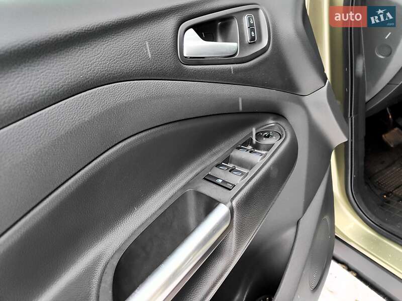 Внедорожник / Кроссовер Ford Kuga 2015 в Киеве