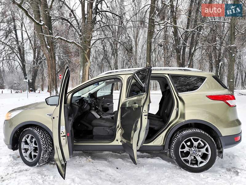 Внедорожник / Кроссовер Ford Kuga 2015 в Киеве