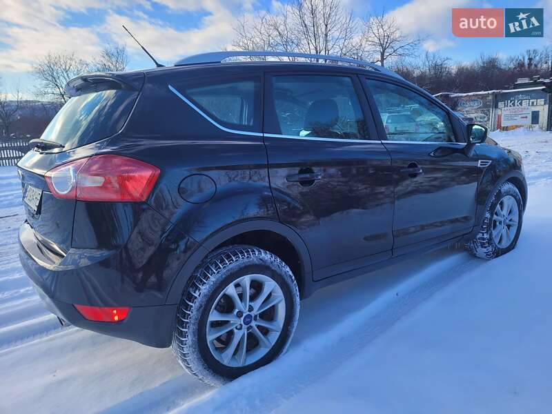 Позашляховик / Кросовер Ford Kuga 2012 в Чернівцях