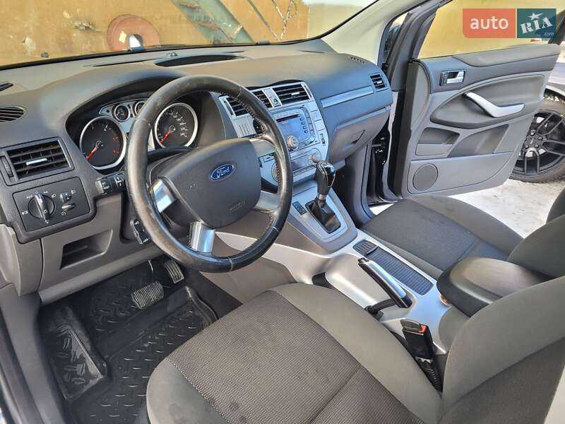 Позашляховик / Кросовер Ford Kuga 2012 в Чернівцях