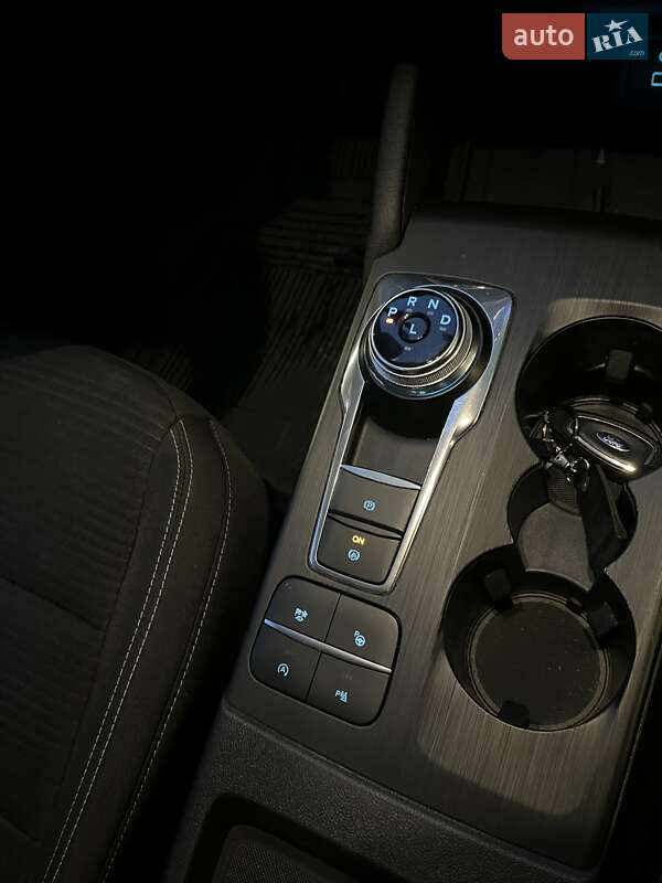 Внедорожник / Кроссовер Ford Kuga 2020 в Киеве