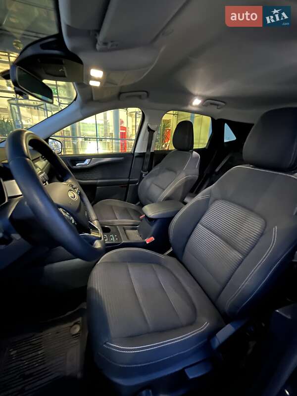 Внедорожник / Кроссовер Ford Kuga 2020 в Киеве