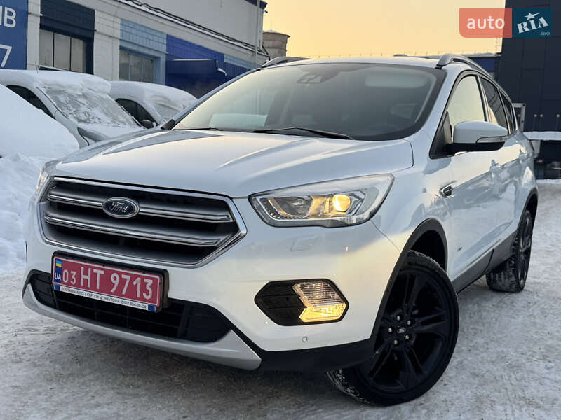 Внедорожник / Кроссовер Ford Kuga 2019 в Ровно