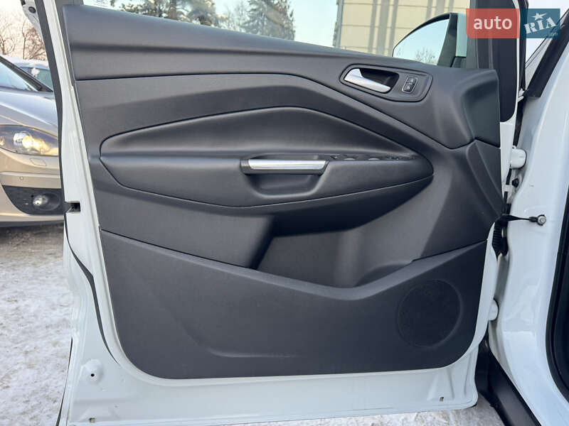 Внедорожник / Кроссовер Ford Kuga 2019 в Ровно