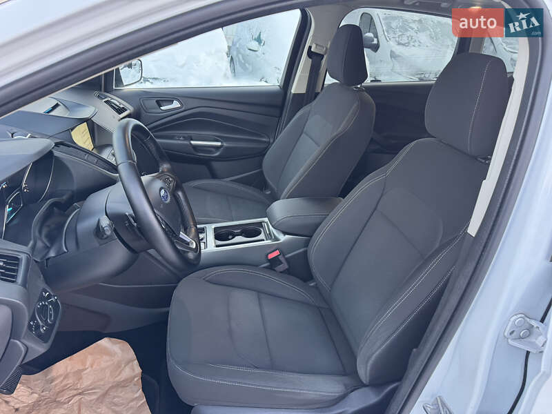 Внедорожник / Кроссовер Ford Kuga 2019 в Ровно