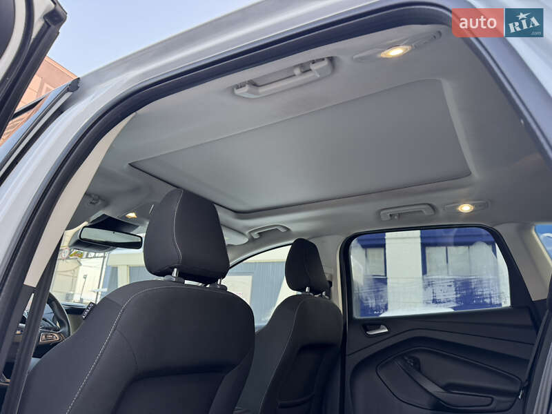 Внедорожник / Кроссовер Ford Kuga 2019 в Ровно