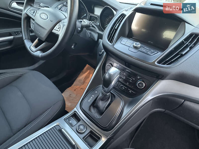 Внедорожник / Кроссовер Ford Kuga 2019 в Ровно