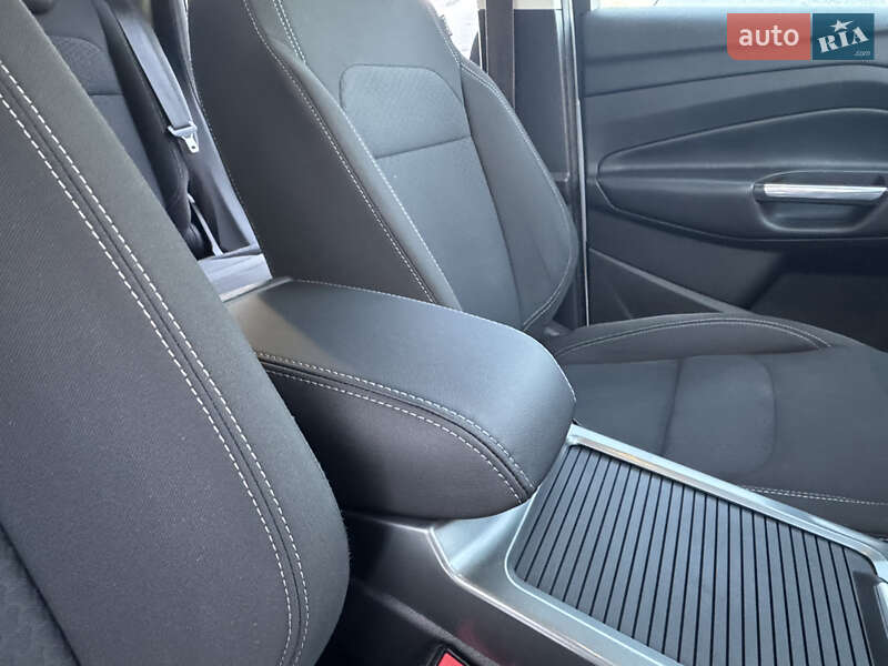 Внедорожник / Кроссовер Ford Kuga 2019 в Ровно