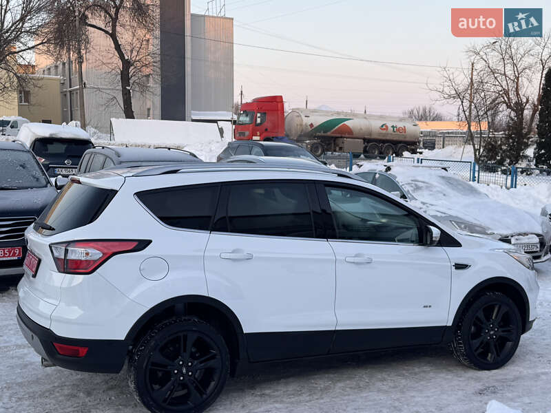 Внедорожник / Кроссовер Ford Kuga 2019 в Ровно