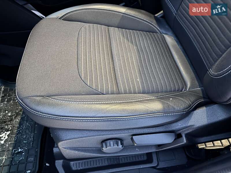 Позашляховик / Кросовер Ford Kuga 2019 в Києві