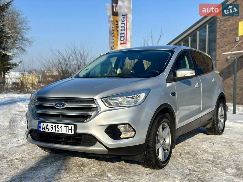 Внедорожник / Кроссовер Ford Kuga 2017 в Виннице
