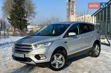 Внедорожник / Кроссовер Ford Kuga 2017 в Виннице