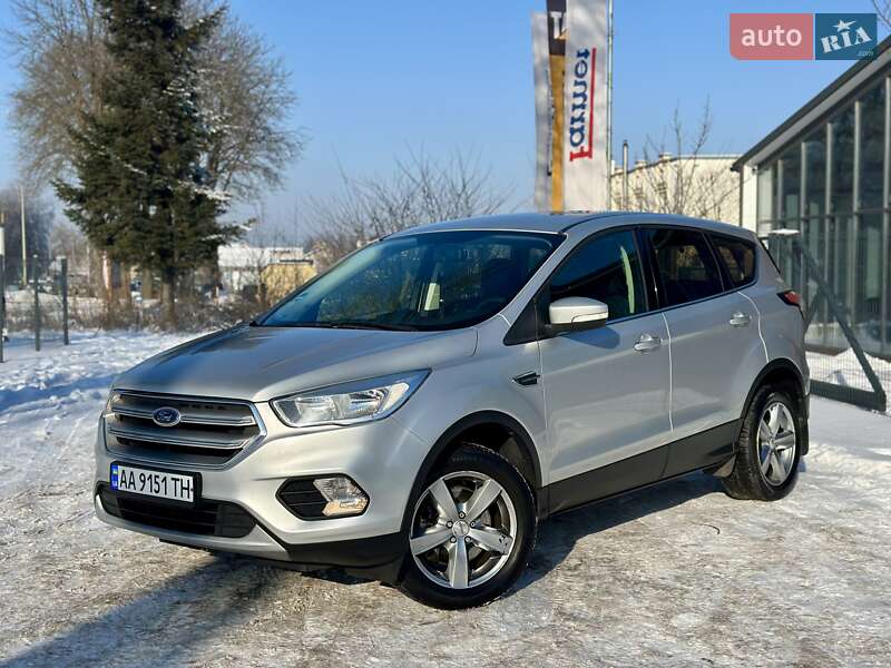 Внедорожник / Кроссовер Ford Kuga 2017 в Виннице