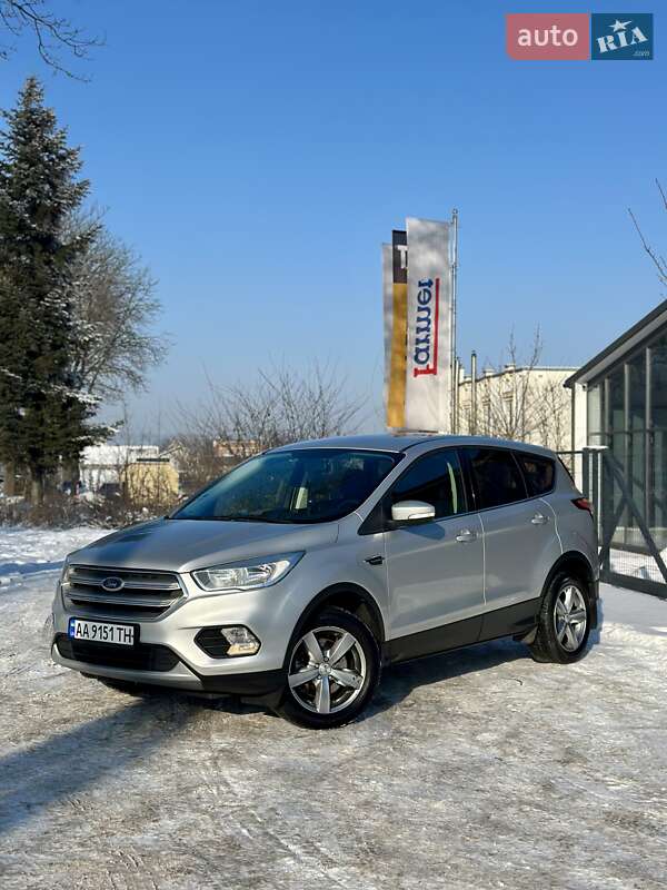 Внедорожник / Кроссовер Ford Kuga 2017 в Виннице