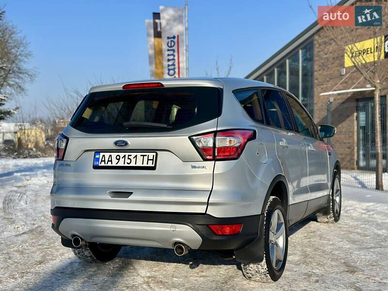 Внедорожник / Кроссовер Ford Kuga 2017 в Виннице